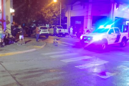 Joven que circulaba en moto resultó lesionada tras accidente en Mitre y Ayacucho | FM Avenida