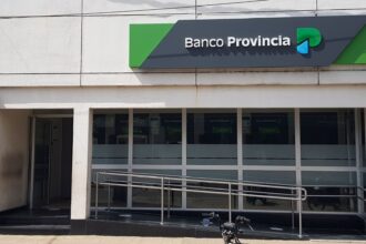 Jubilados del IPS: fueron a cobrar el aguinaldo y los cajeros del Provincia estaban vacíos | FM Avenida