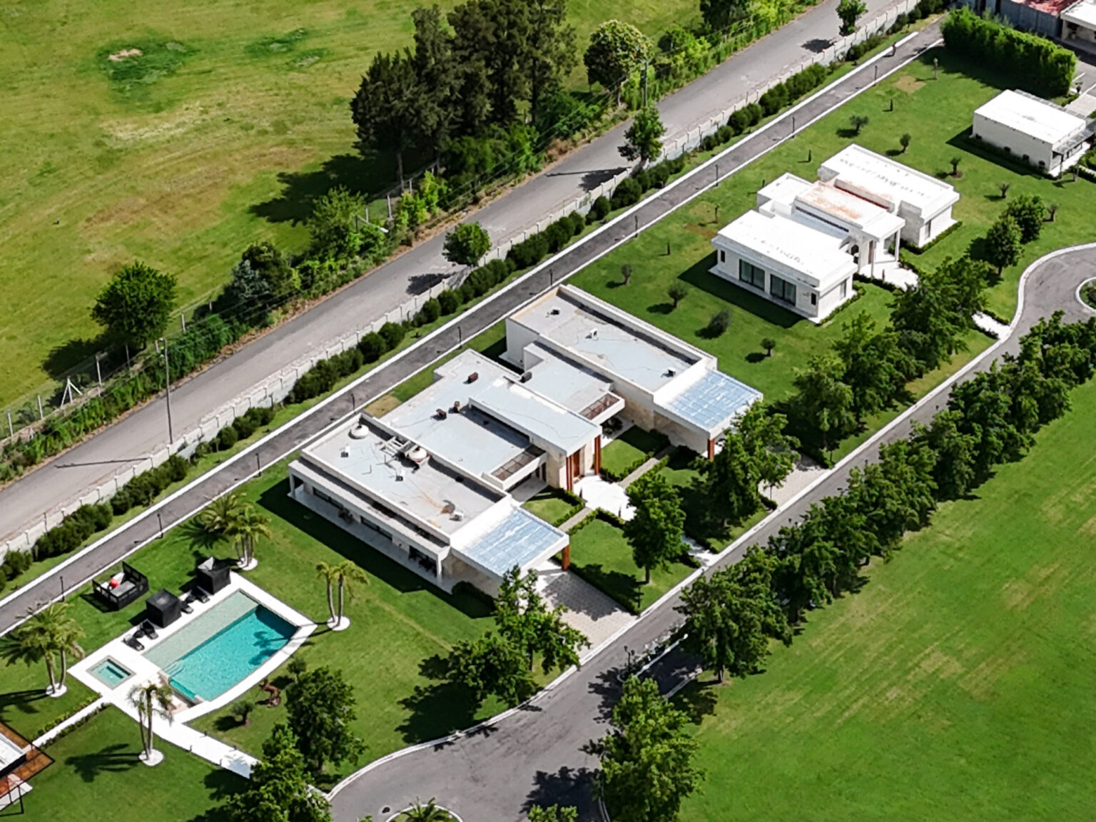 La mansión de Pilar atribuida a Chiqui Tapia: piden que la causa por presunto lavado vuelva al juez Rafecas y que se investigue a Pablo Toviggino | FM Avenida