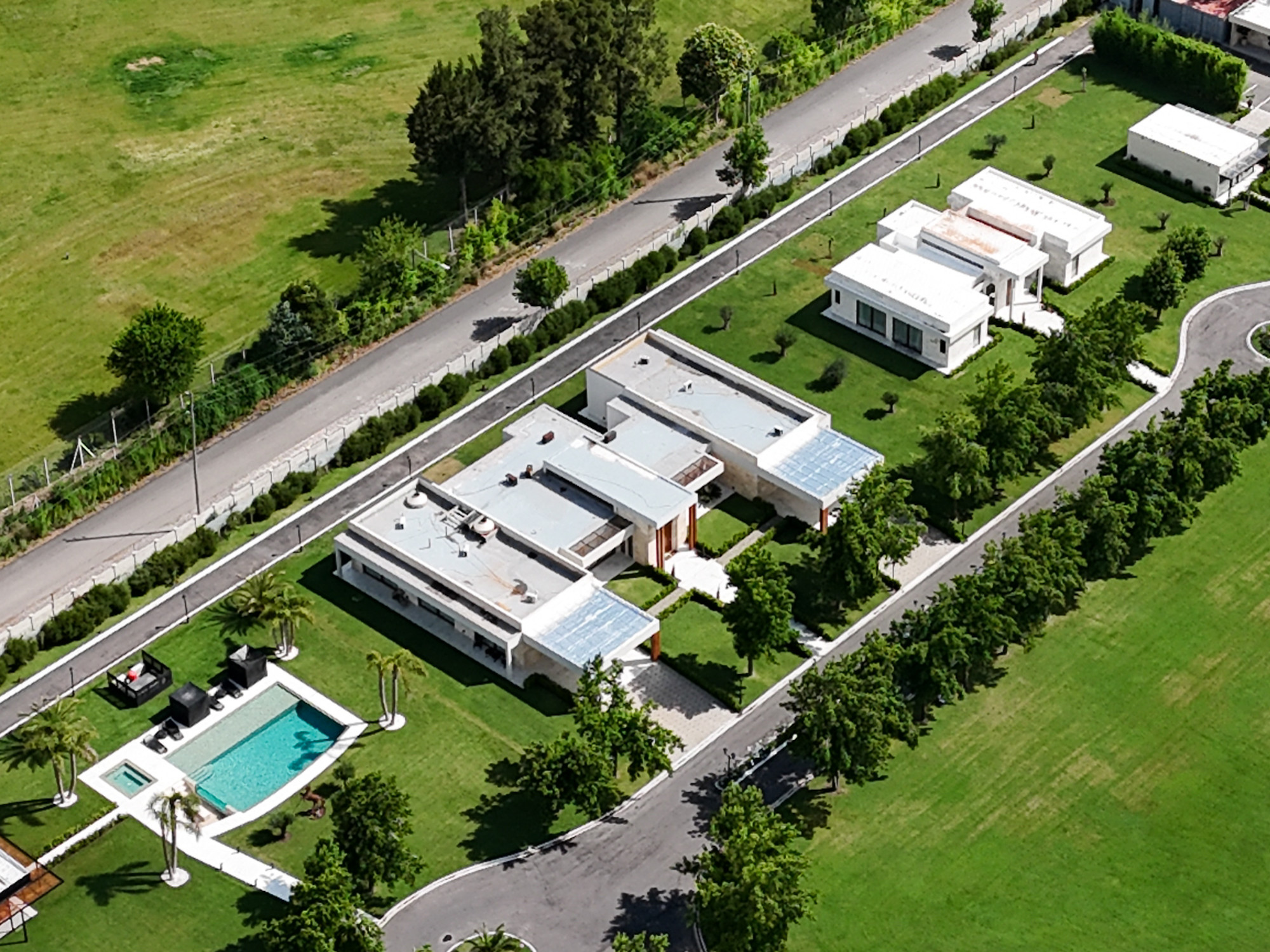 La mansión de Pilar atribuida a Chiqui Tapia: piden que la causa por presunto lavado vuelva al juez Rafecas y que se investigue a Pablo Toviggino | FM Avenida