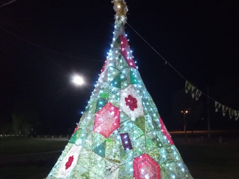Las Abejitas Laboriosas piden que compartan fotos con el arbolito del Patio Gastonómico | FM Avenida