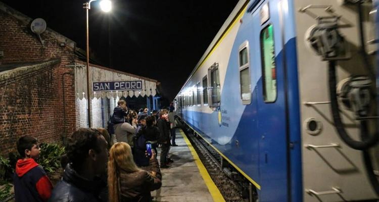 Lunes con demoras importantes en el servicio de trenes Retiro–Rosario: el tren atropelló a una mujer | FM Avenida