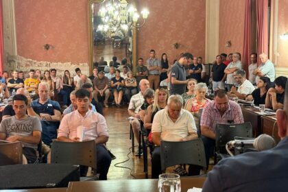 Mayores Contribuyentes tratan el aumento de tasas y el Gobierno tiene los votos para aprobarlo | FM Avenida