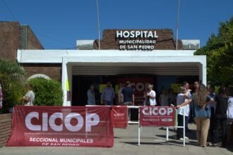 Paro de Cicop: profesionales de la salud concentraron en el Hospital y reclamaron el pago de guardias y aguinaldos | FM Avenida