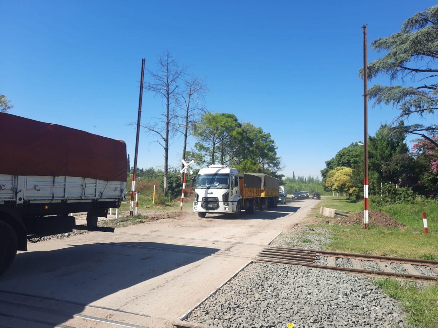 Paso a nivel de Basavilbaso: así es el tránsito que despierta quejas entre los vecinos | FM Avenida