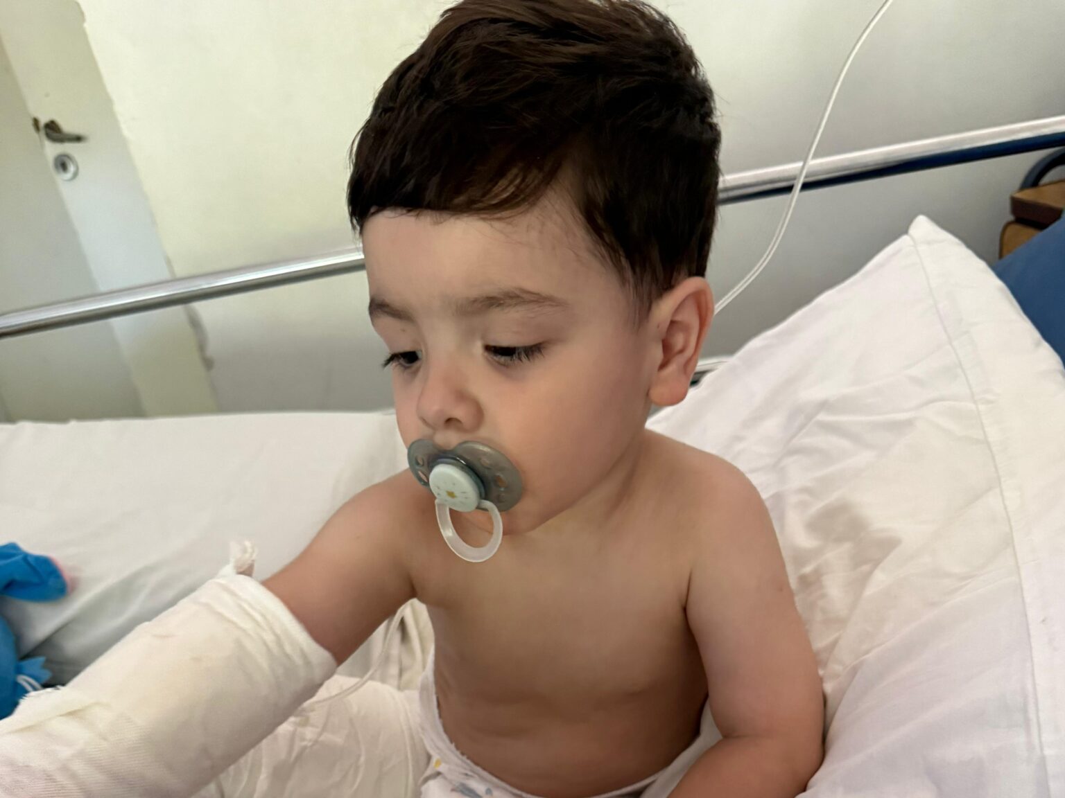 Piden colaboración para Lorenzo Carrazán, un pequeño que sufrió quemaduras en un accidente domestico | FM Avenida