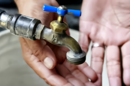 Por desperfectos en una bomba de agua, habrá cortes en el suministro en diversos barrios | FM Avenida