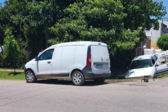 Tres heridos tras la colisión entre un furgón y un automóvil | FM Avenida