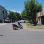 Un joven y su hermana de 7 años lesionados tras un choque entre una camioneta y una moto | FM Avenida