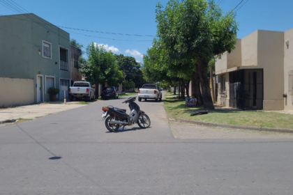 Un joven y su hermana de 7 años lesionados tras un choque entre una camioneta y una moto | FM Avenida