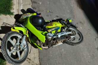 Una camioneta chocó con una moto: autoridades informaron que el conductor se fue del lugar | FM Avenida