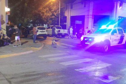 Una joven con fracturas tras el choque entre una moto y un auto | FM Avenida