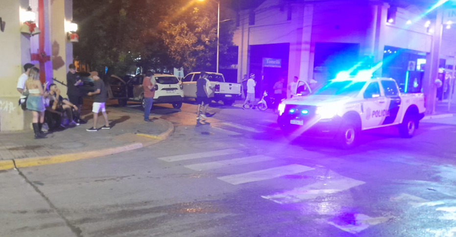 Una joven con fracturas tras el choque entre una moto y un auto | FM Avenida