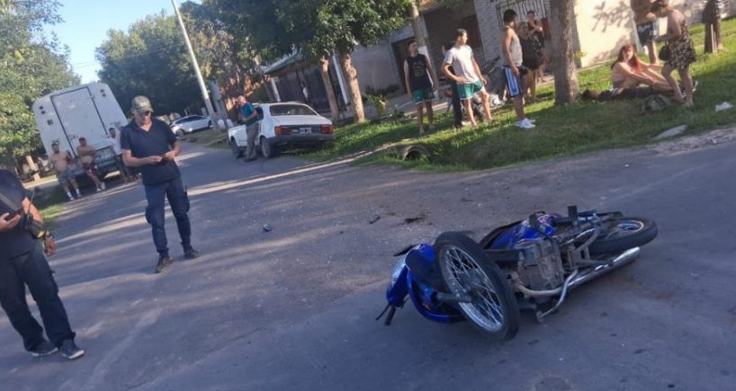 Una joven en terapia intensiva tras el choque entre una moto y un auto | FM Avenida