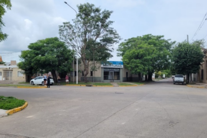 Una motociclista resultó herida tras chocar con un auto | FM Avenida