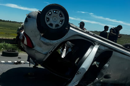 Volcó un auto en ruta 9: Bomberos llegó para liberar personas atrapadas | FM Avenida