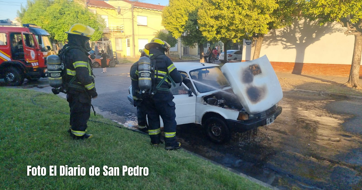 Bomberos controlaron el incendio de un automóvil | FM Avenida