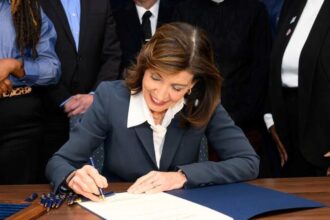Buenas noticias Nueva York: Kathy Hochul anunció una inversión histórica para la creación de 6 mil viviendas asequibles | FM Avenida
