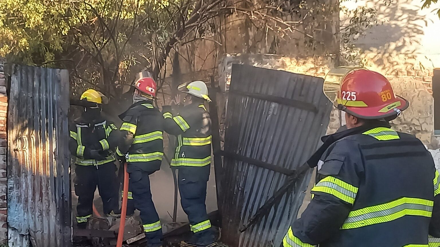 Calor y fuego: múltiples salidas diarias de Bomberos para controlar incendios | FM Avenida