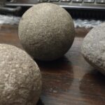 Cedieron tres piezas de antiguas boleadoras al Museo Paleontológico | FM Avenida