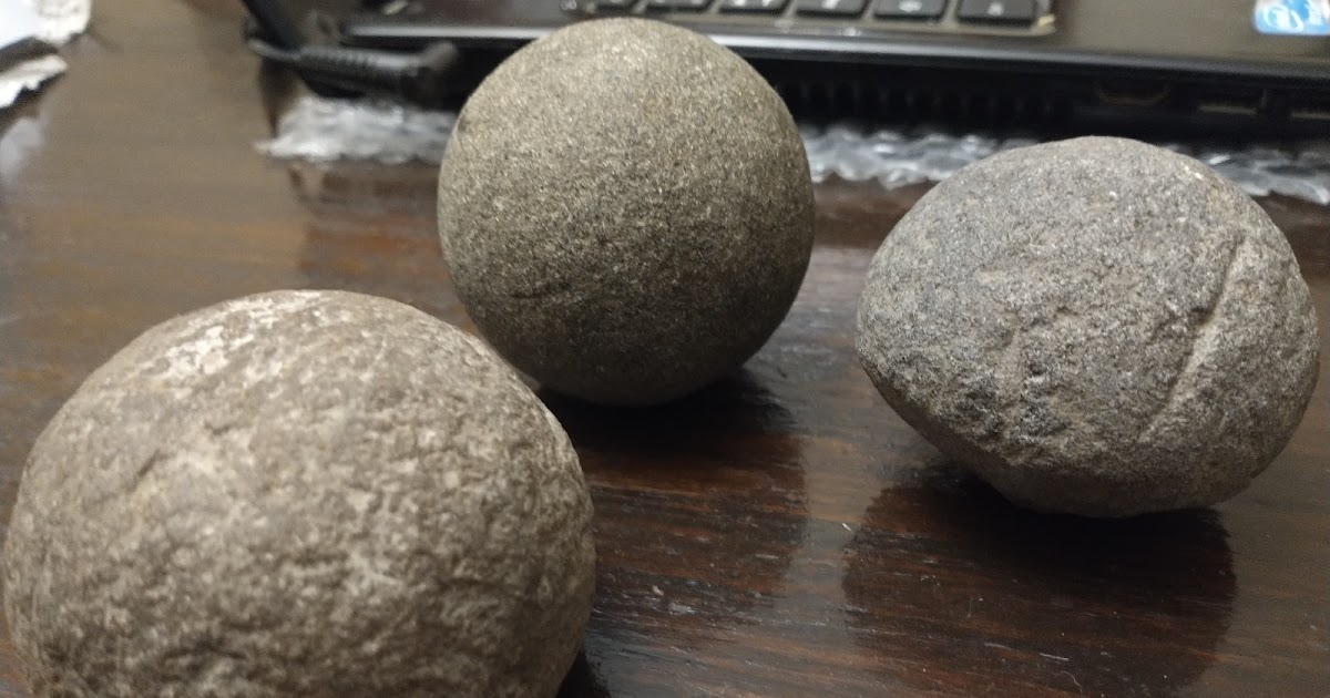 Cedieron tres piezas de antiguas boleadoras al Museo Paleontológico | FM Avenida