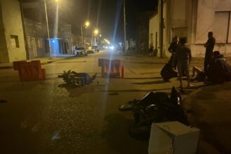 Chocaron dos motos en 25 de Mayo y Chacabuco: dos personas trasladadas al Hospital | FM Avenida