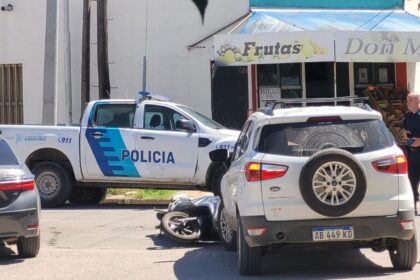 Colisión entre una camioneta y una moto dejó un lesionado leve | FM Avenida
