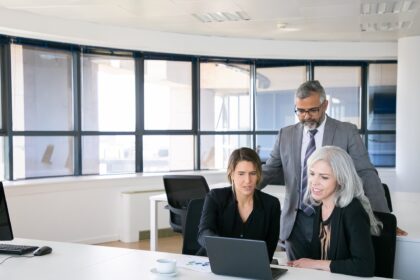 Cómo las nuevas leyes laborales de California redefinen el papel del empleador en 2026 | FM Avenida