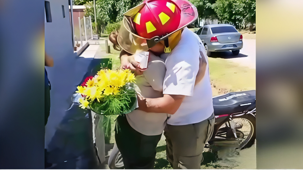 Dos bomberos de Gobernador Castro sellaron su compromiso tras combatir los incendios forestales (Video) | FM Avenida