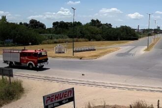 Dos dotaciones de Bomberos trabajan para controlar un incendio forestal | FM Avenida
