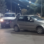 Dos jóvenes heridos tras un choque entre una moto y un auto | FM Avenida