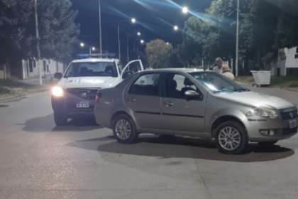 Dos jóvenes heridos tras un choque entre una moto y un auto | FM Avenida