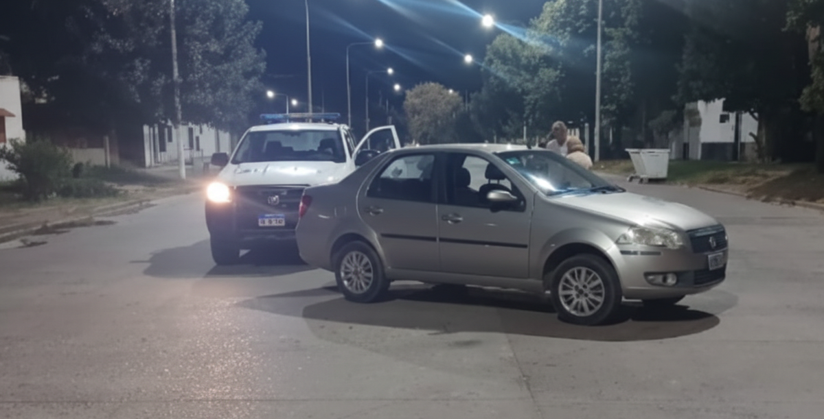 Dos jóvenes heridos tras un choque entre una moto y un auto | FM Avenida