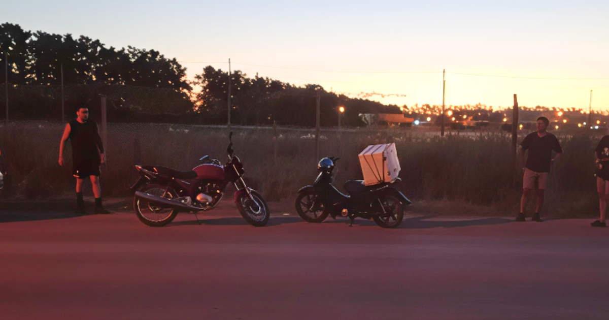 Dos motocicletas protagonizaron un choque en pleno centro sin heridos | FM Avenida