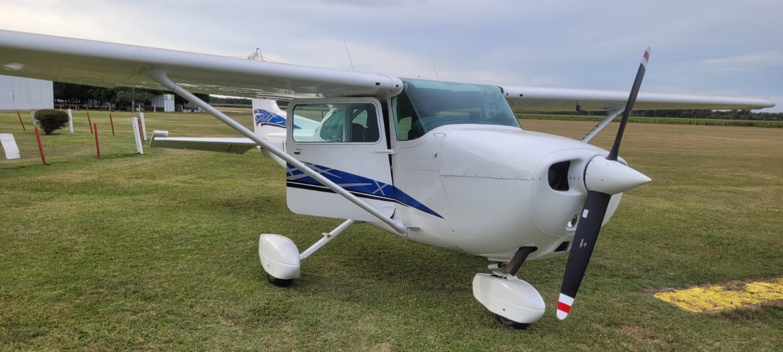El Aero Club San Pedro presentó el nuevo avión Cessna 172 | FM Avenida