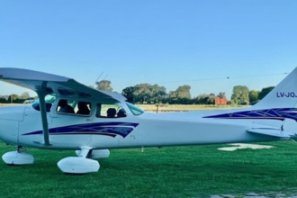 El Aeroclub presenta un Cessna 172 para jerarquizar su escuela de vuelo y fomentar el turismo | FM Avenida