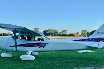 El Aeroclub presenta un Cessna 172 para jerarquizar su escuela de vuelo y fomentar el turismo | FM Avenida