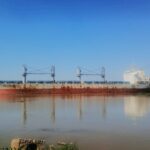 Ingresó al Puerto un buque que cargará 33 mil toneladas de trigo para Brasil | FM Avenida