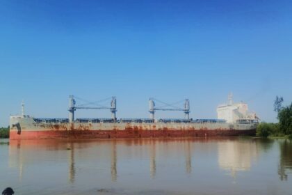 Ingresó al Puerto un buque que cargará 33 mil toneladas de trigo para Brasil | FM Avenida