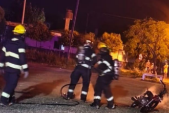 Investigan el incendio de una motocicleta en la vía pública | FM Avenida