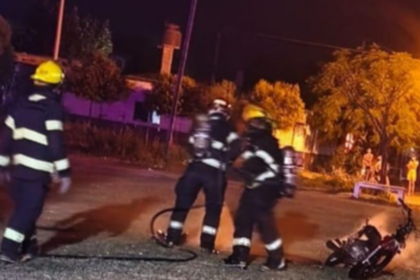 Investigan el incendio de una motocicleta en la vía pública | FM Avenida