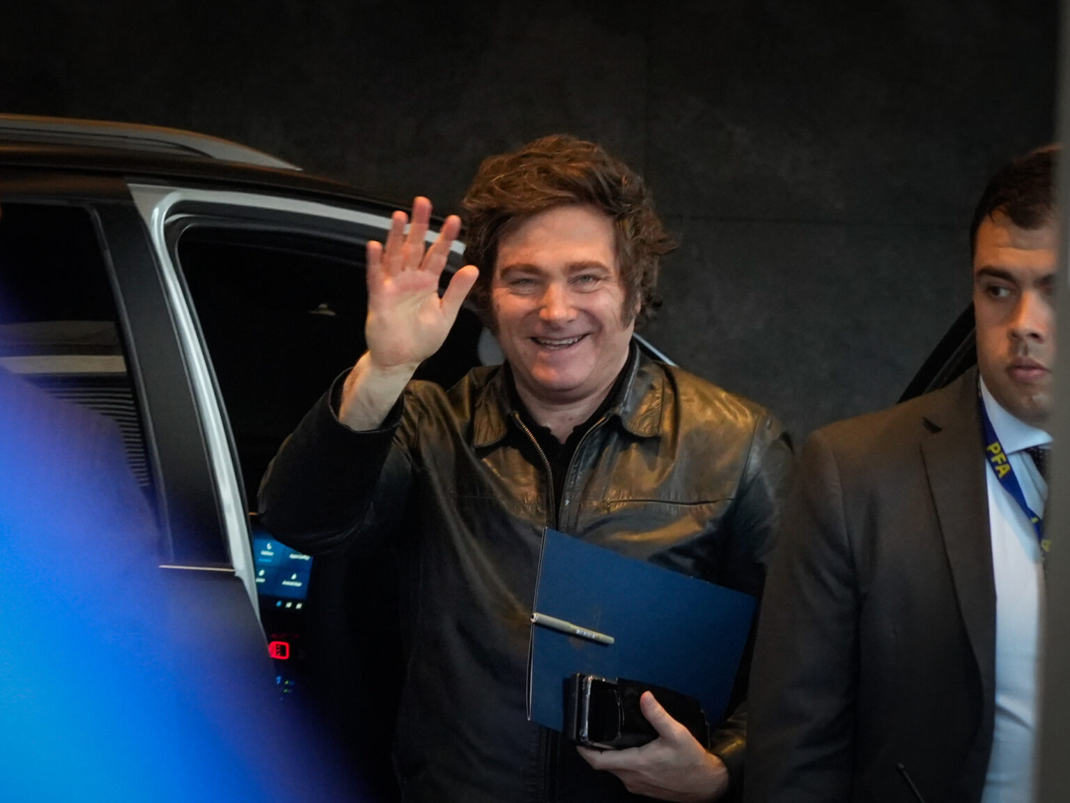 Javier Milei y sus medidas, EN VIVO: el Presidente va al Festival de Jesús María antes de su viaje a Paraguay | FM Avenida