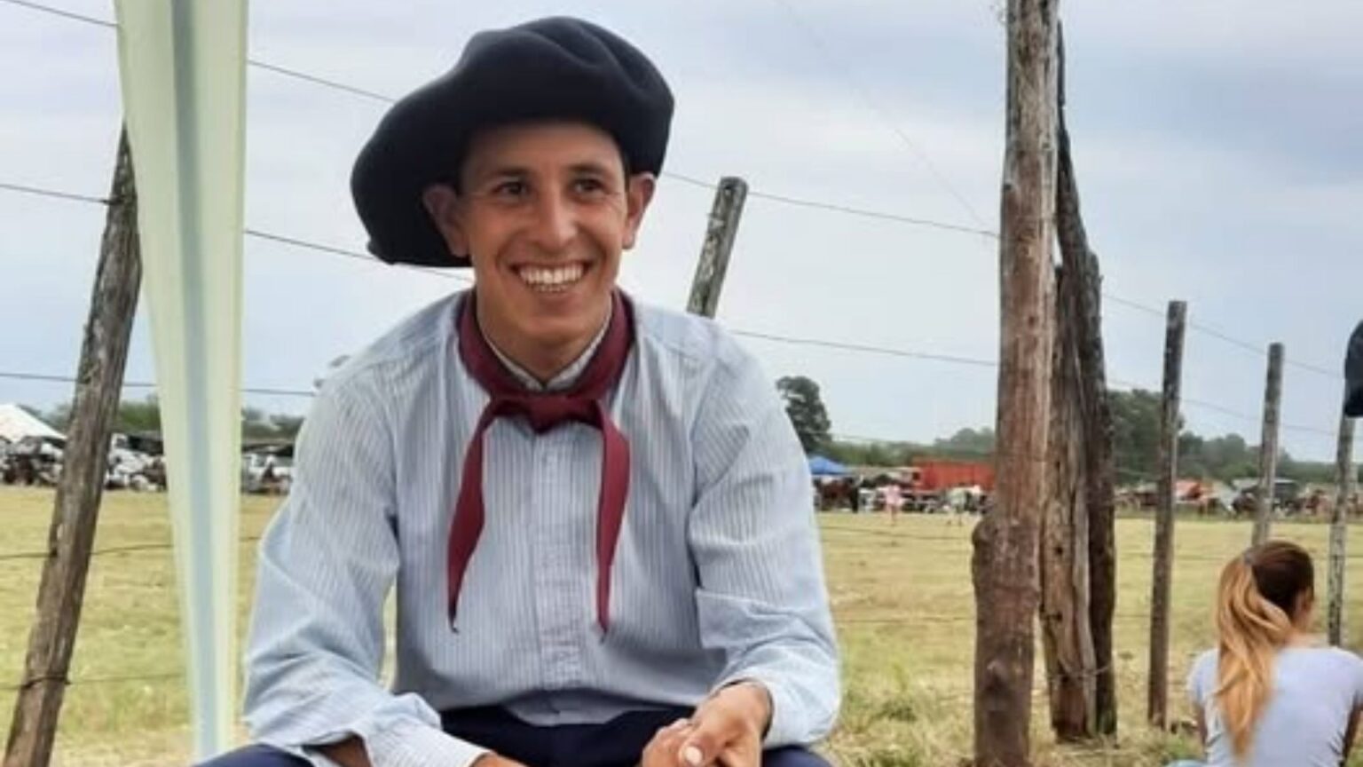 Jineteada dramática en Diamante: Lito Fernández cayó y golpeó su cabeza varias veces contra el suelo | FM Avenida