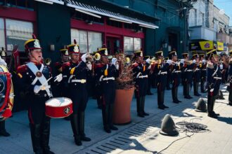 La Fanfarria Militar “Alto Perú” del Regimiento de Granaderos a Caballo se presentó en la peatonal | FM Avenida