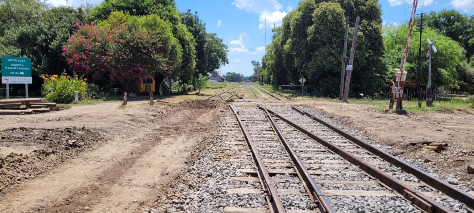 Paso a nivel de calle Mitre: demoras y lento avance de las obras en el acceso | FM Avenida