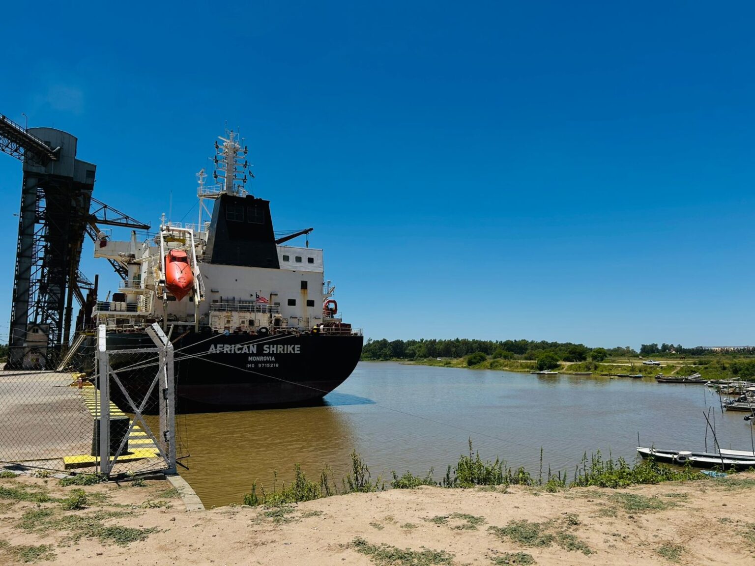 Puerto: buque liberiano carga trigo con destino a Mauritania | FM Avenida
