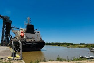 Puerto: buque liberiano carga trigo con destino a Mauritania | FM Avenida