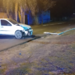Recuperan un auto robado tras chocar contra una columna de alumbrado | FM Avenida