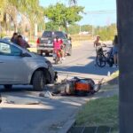 Remisero chocó a una moto y hay una mujer hospitalizada | FM Avenida