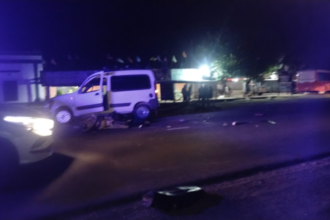 Ruta 1001: motociclista chocó con una camioneta y huyó | FM Avenida